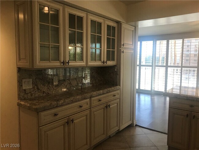 Building Photo - 205 E Harmon Ave