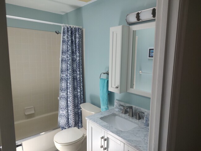 Building Photo - 997 Spinnaker Ct