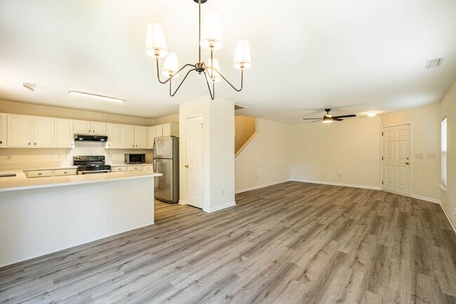 Building Photo - 718 Delta Downs Dr