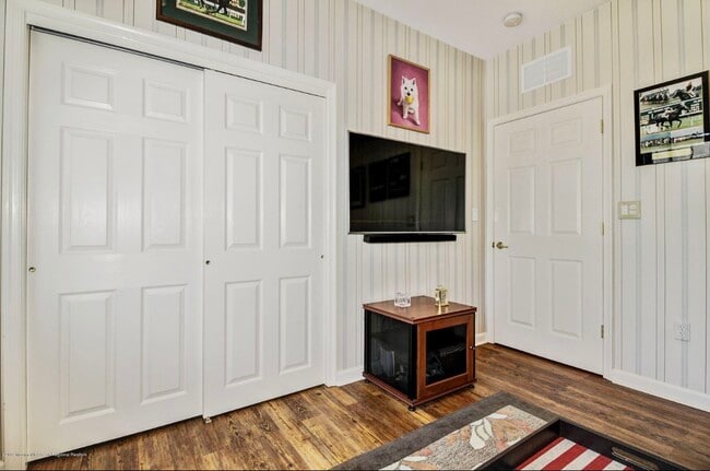 Building Photo - 22 Cooper Ave