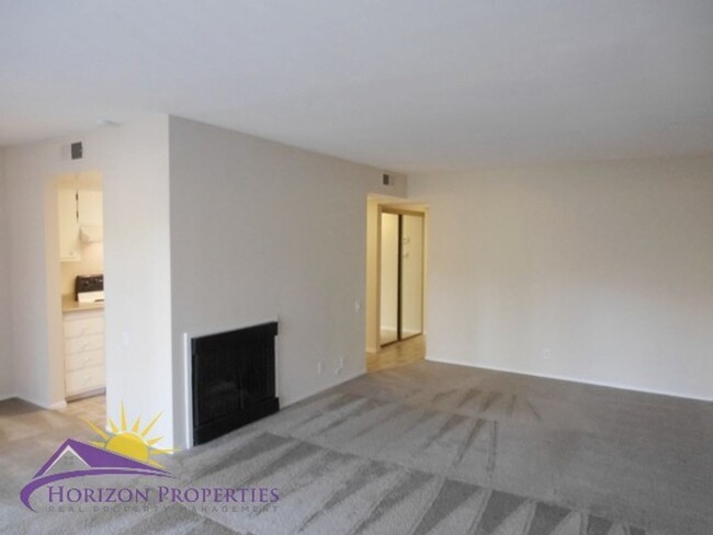 Building Photo - Unique 1 Bed 1 Bath 760sqft 2nd Floor Arde...