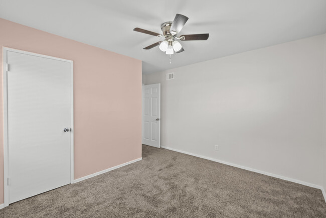 Building Photo - 809 W Ave J 10