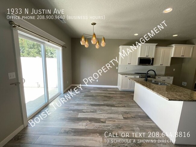 Building Photo - 1933 N Justin Ave