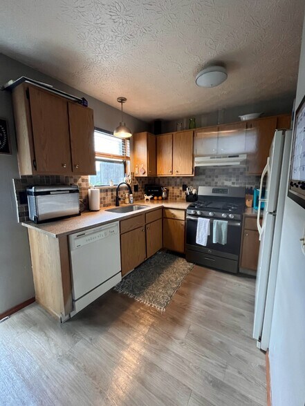 Building Photo - 8167 Newark Ave