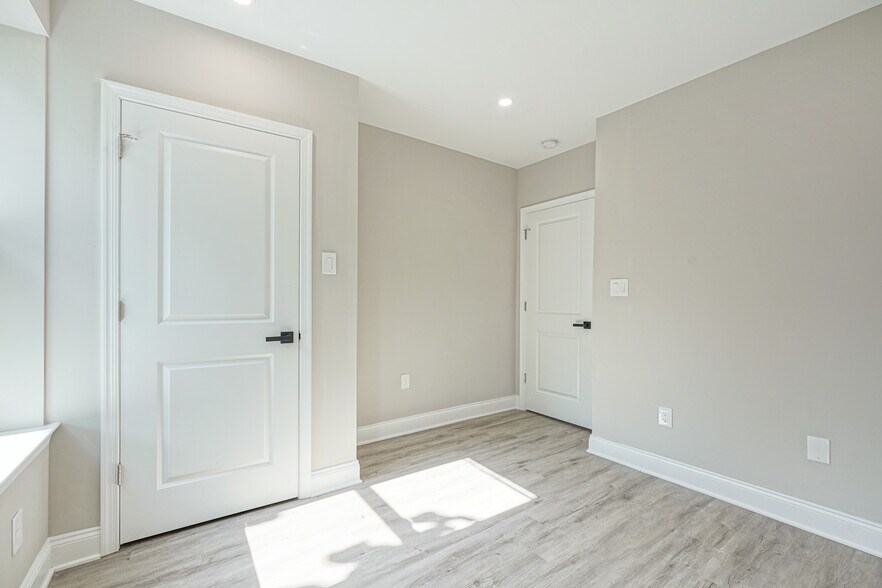 Building Photo - 121 N 51st St