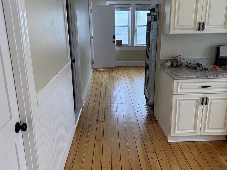 Building Photo - 16 Tecumseh St