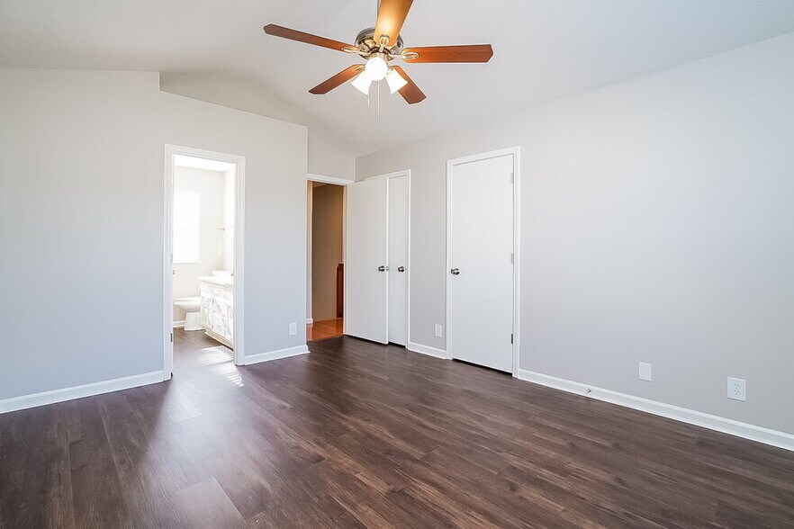 Building Photo - 901 Bexhill Ct S