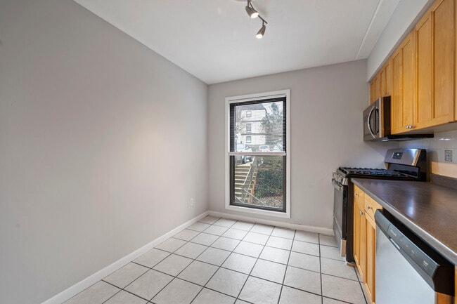 Building Photo - 253 Shawmont Ave