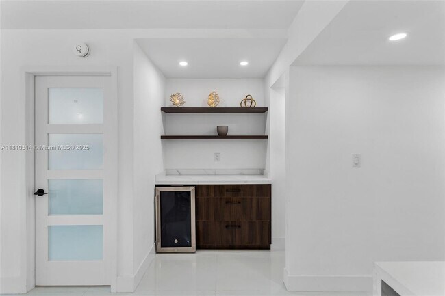 Building Photo - 5701 Collins Ave