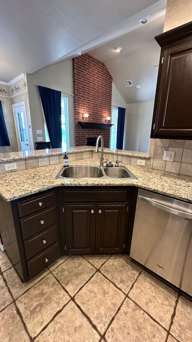Building Photo - 601 Bear Run