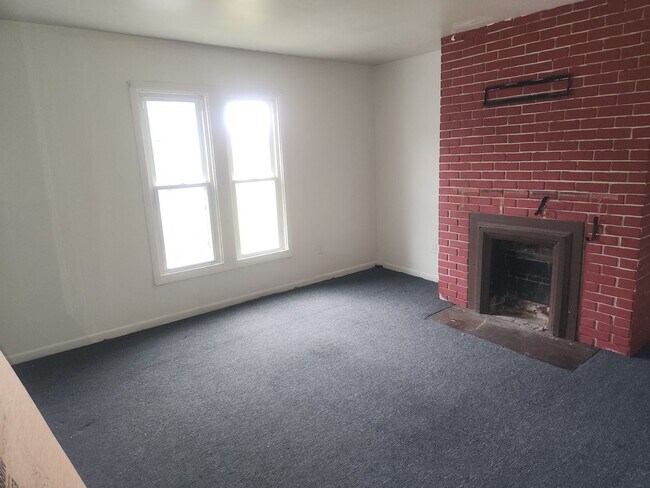 Building Photo - 144 Emerson St