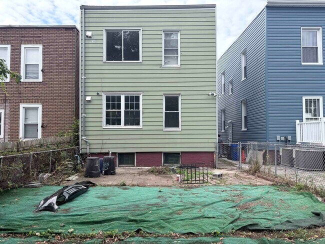 Building Photo - 302 Chapel Ave