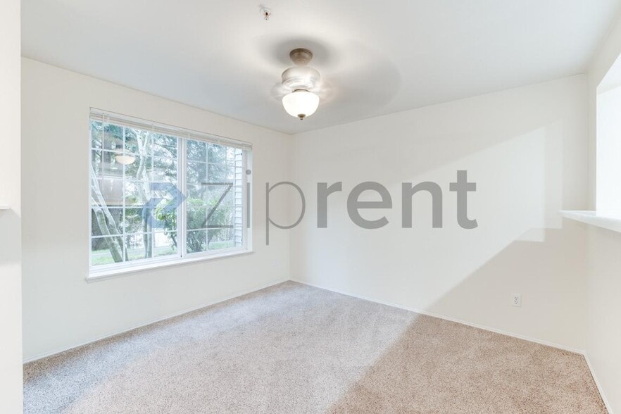 Building Photo - 1674 118th Ave SE