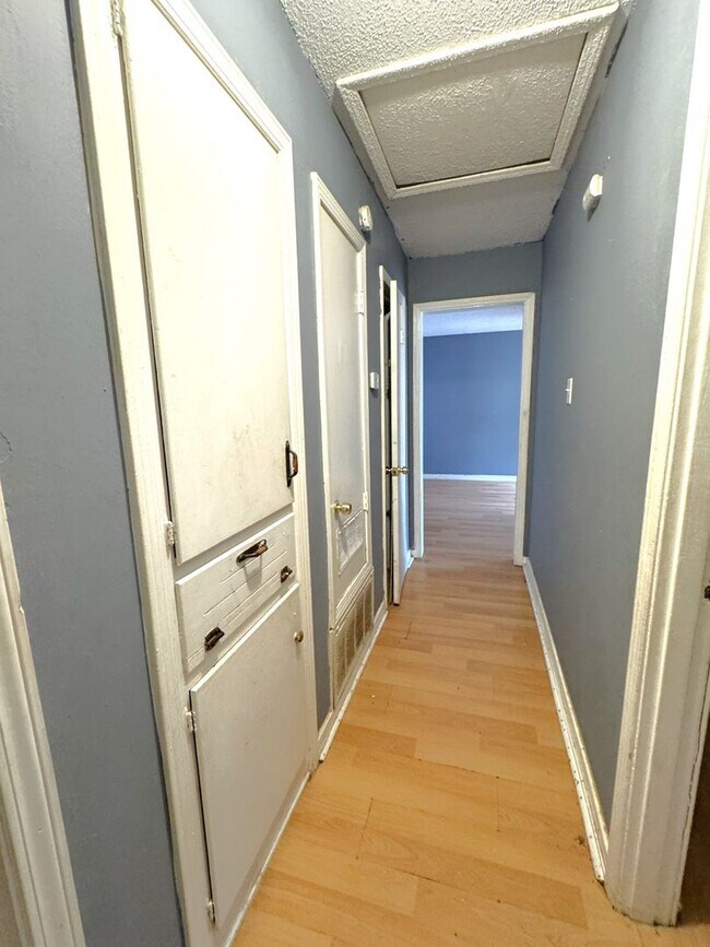 Building Photo - 654 Ynestra Dr