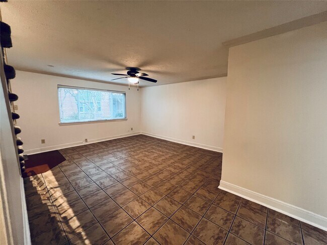 Building Photo - 5538 Holly St