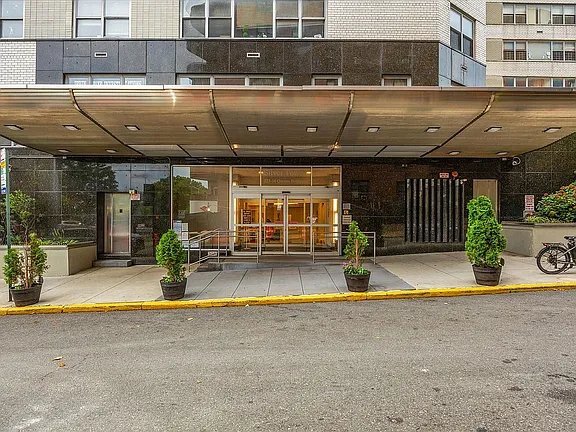 Building Photo - 125-10 Queens Blvd