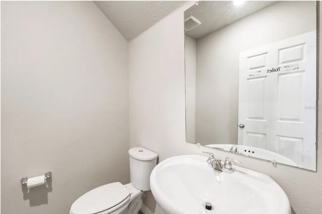 Building Photo - Charming 3-Bed Oasis in Ocoee: Spacious 1574 sq. ft. Townhouse with 2.5 Baths!