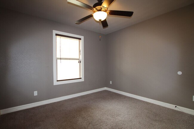 Building Photo - Coming Soon-Beautiful 3 bedroom 2 bath home in Flint!