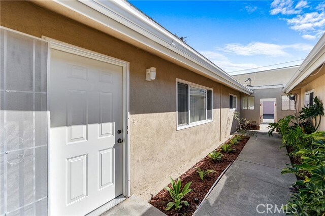Building Photo - 5932 Santa Barbara Ave