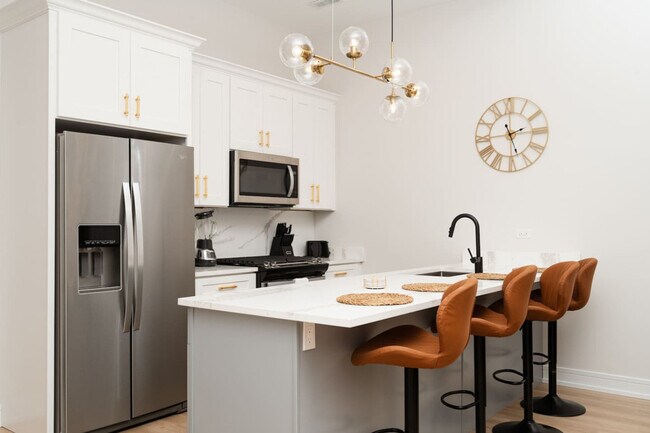 Building Photo - 3723 S Giles Ave