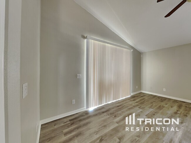 Building Photo - 31136 Whinsenton Dr