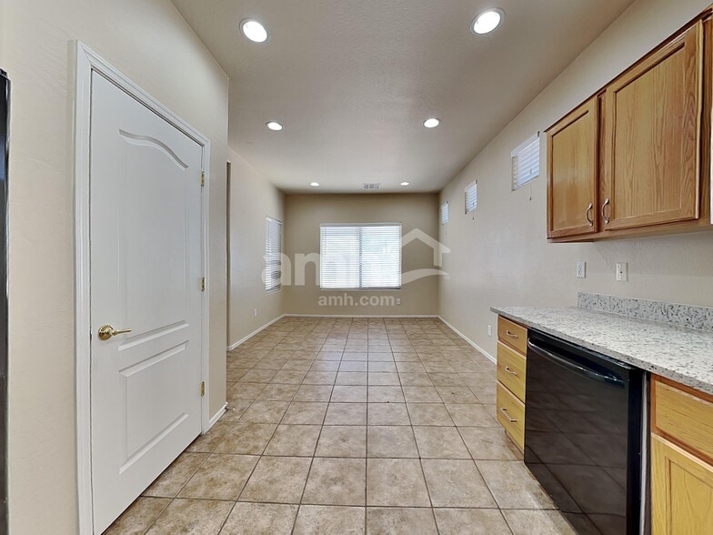 Building Photo - 683 S 221st Dr