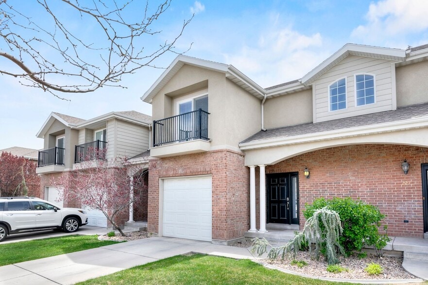 Building Photo - 231 E Sunshine Dr