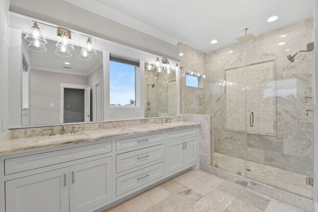 Building Photo - Luxury 3-Bed Home with Solar Panels, Tesla...