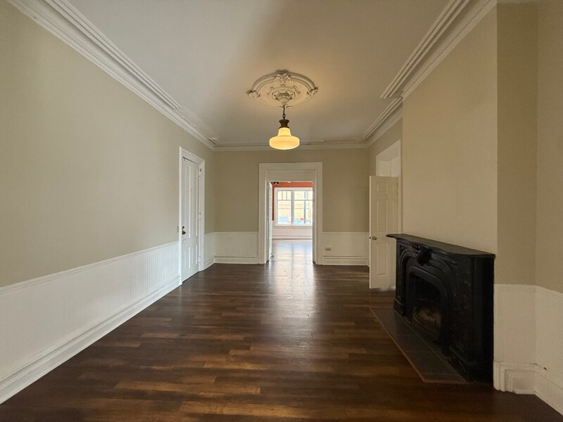Building Photo - 346 S Rose St