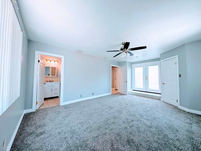 Building Photo - 4 bed with Dual master bedrooms and Solar ...