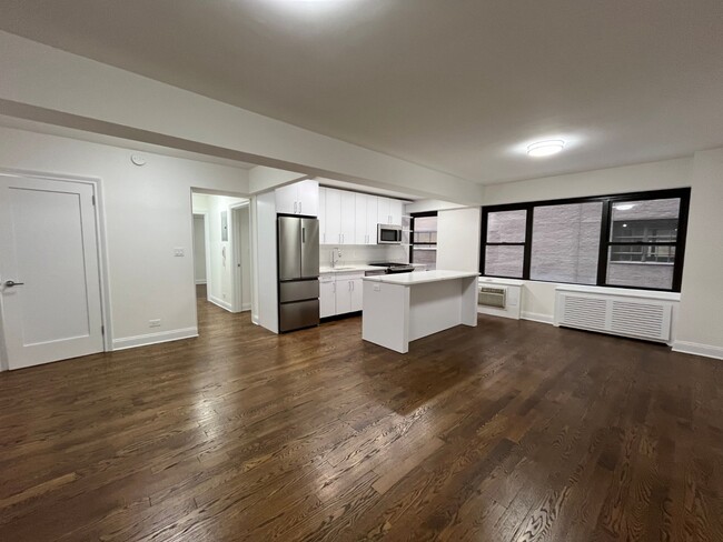 Primary Photo - 157 E 57th St