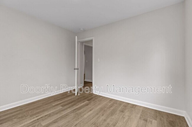 Building Photo - 1610 Parkway Dr