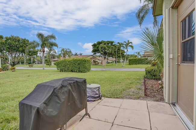 Building Photo - 1737 Palmland Dr