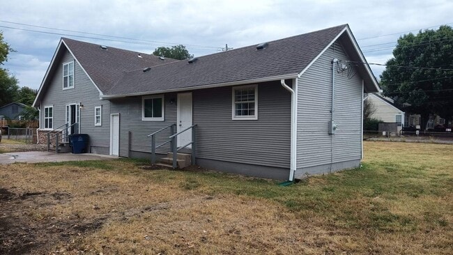 Building Photo - 5742 S Quincy Ave