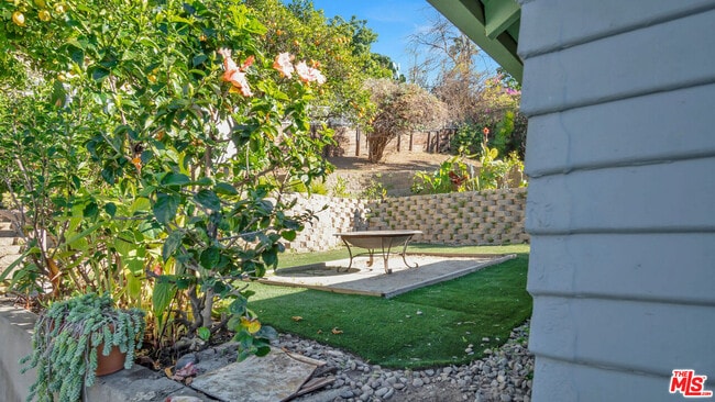 Building Photo - 6180 Oak Crest Way