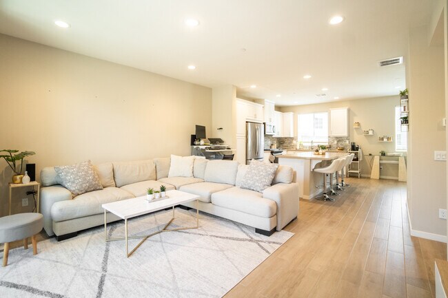 Building Photo - 2516 S Escondido Blvd