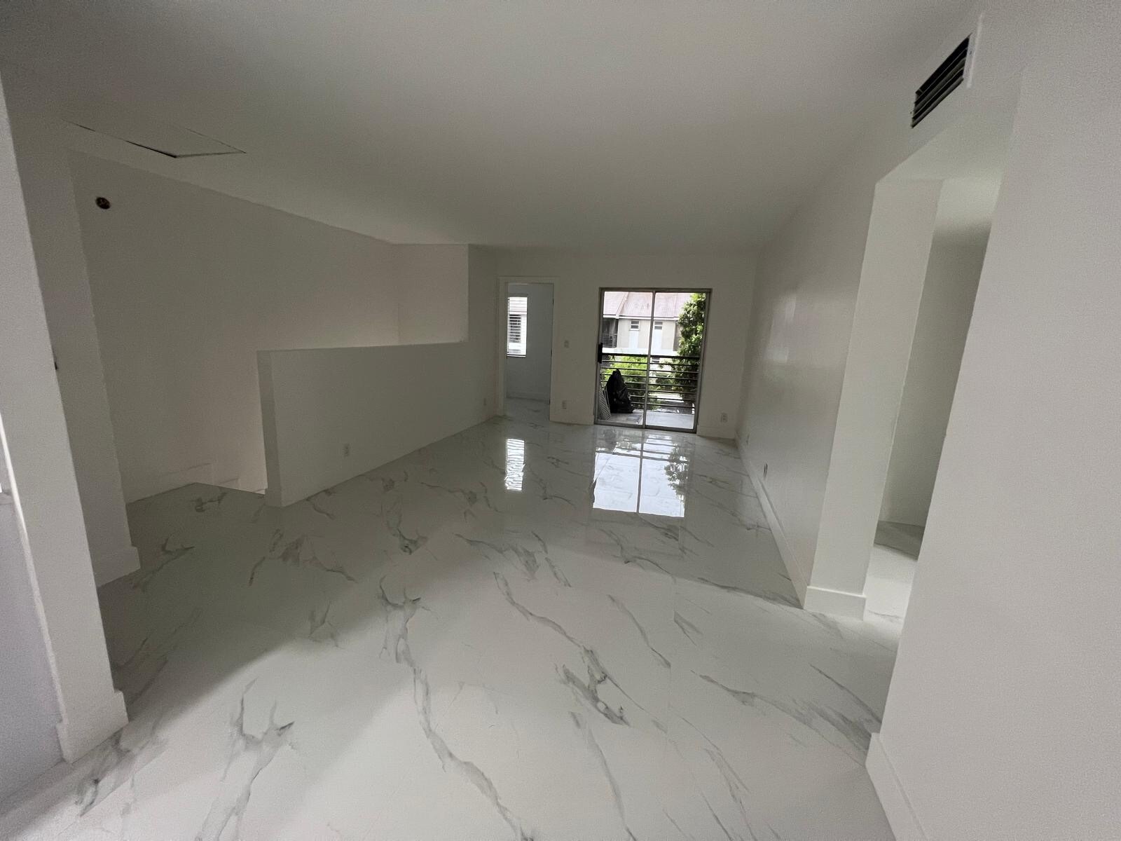 Building Photo - 505 Gardens Dr