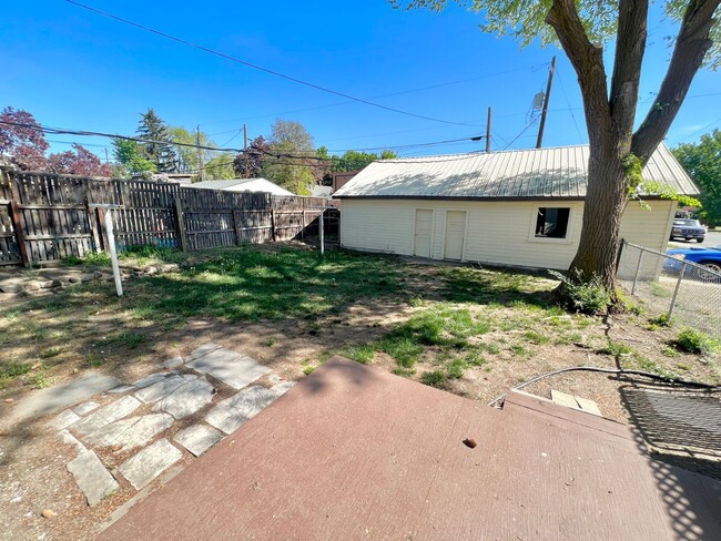 Building Photo - Charming 3 Bedroom Home Near Downtown Elle...