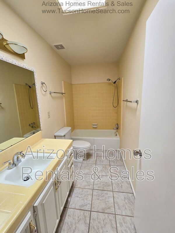 Building Photo - 510 W Cll Lago