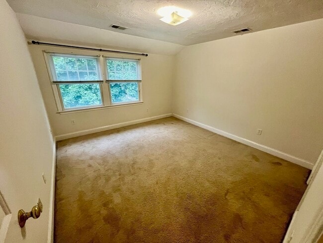 Building Photo - 6 N Park St