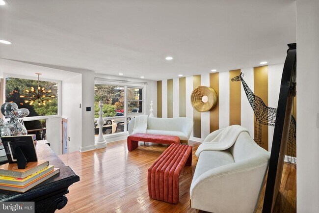 Building Photo - 2737 E Country Club Rd