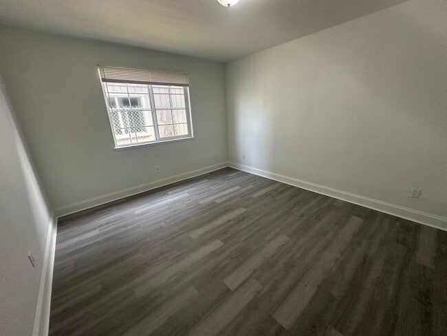 Building Photo - 1948 Country Club Ct