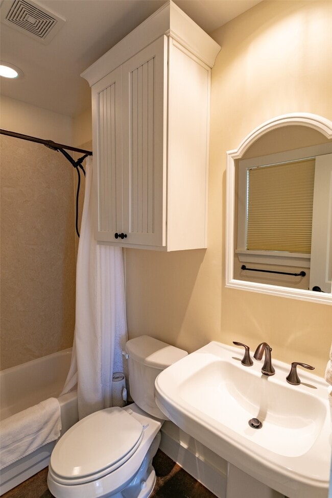 Building Photo - 404 N Meyersville Rd