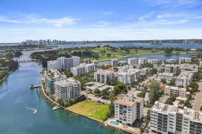 Building Photo - 9270 E Bay Harbor Dr