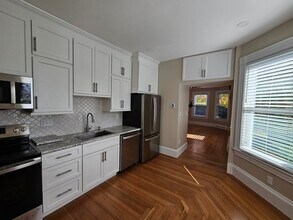 Building Photo - 116 E Broadway