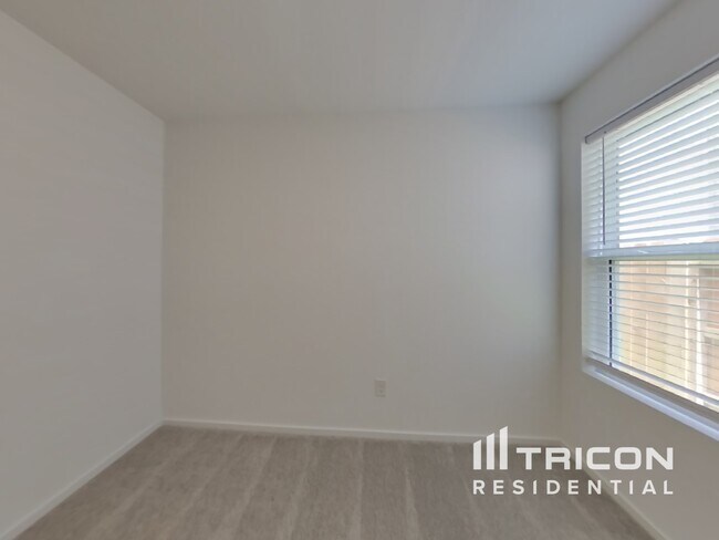 Building Photo - 3009 fantasy Terrace Dr