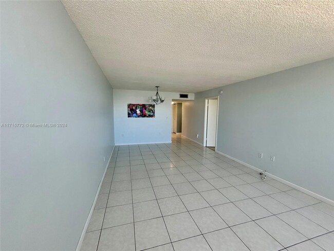 Building Photo - 1200 NE Miami Gardens Dr