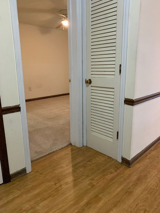 Building Photo - 1 Bedroom condo- Steps away from UGA! Available early August 2026