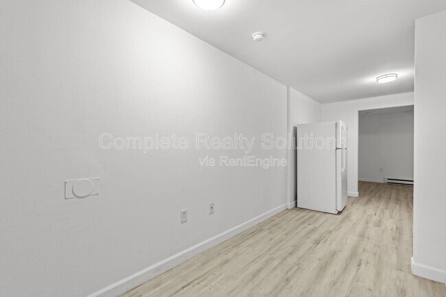 Building Photo - 1240 Saline Rd