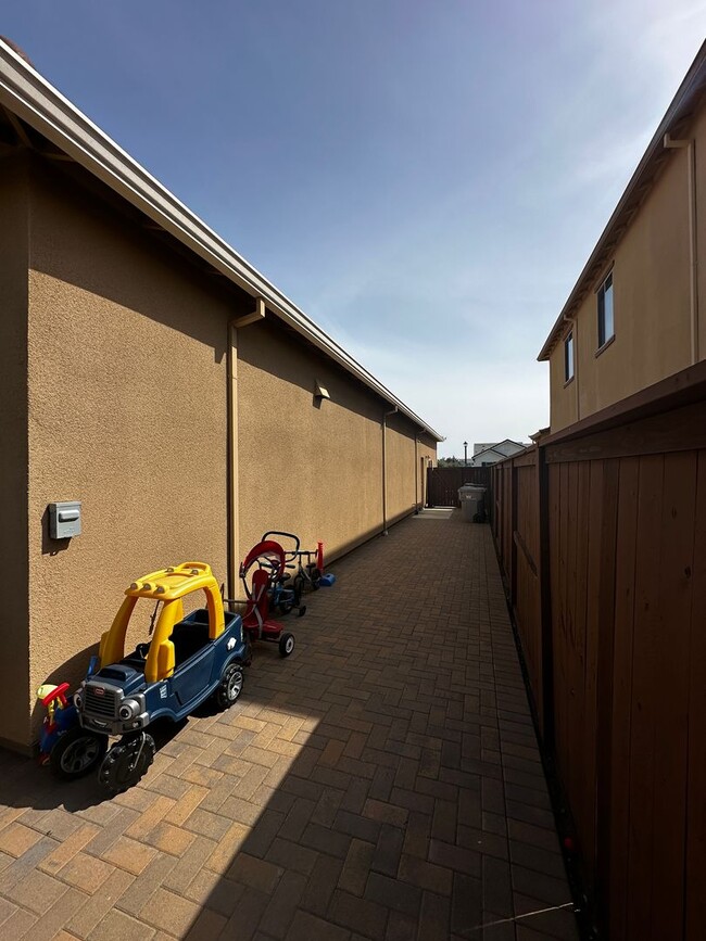 Building Photo - Single-story home in Spring Lake